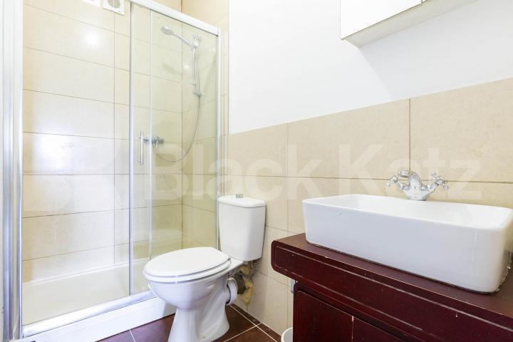 Two double bedrooms spacious lounge located within minutes from Ladbroke Grove Ladbroke Grove, Ladbroke Grove 